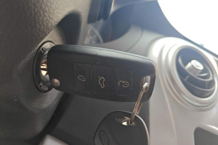 Used JAC Refine M3 2022 PLUS IKEA Edition 1.8L Comfort Version Vehicle Key
