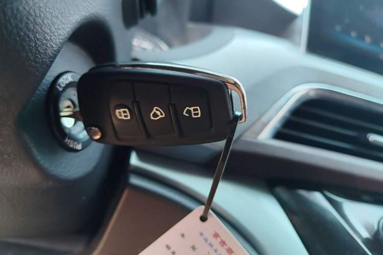 Used JAC Refine M3 2022 PLUS 1.8L 7-seater Standard Model Vehicle Key
