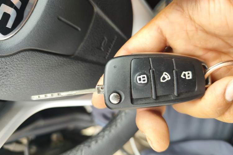 Used JAC Refine M3 2022 PLUS 1.8L 7-seater Standard Model Vehicle Key