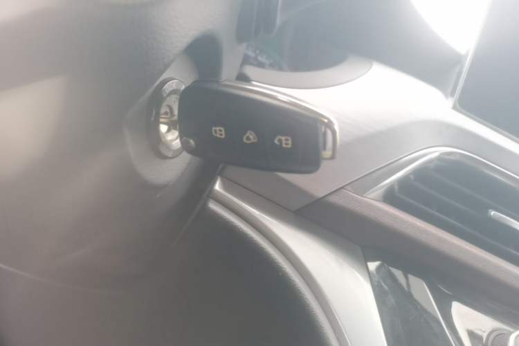 Used JAC Refine M3 2022 PLUS 1.8L 7-seater Standard Model Vehicle Key