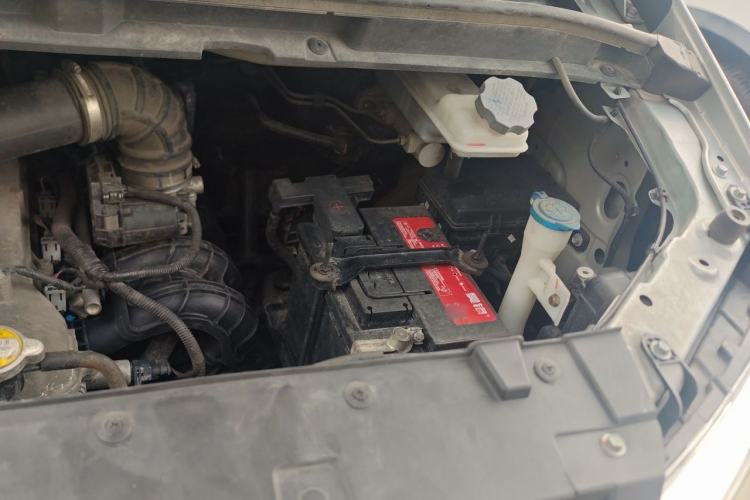 Used JAC Refine M3 2022 1.8L 7-seat Standard Edition Engine Bay Left