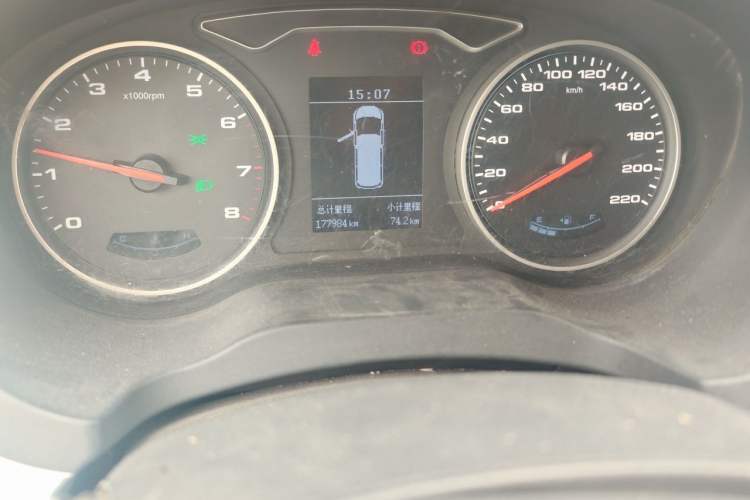 Used JAC Refine M3 2022 1.8L 7-seat Standard Edition Odometer Close Up