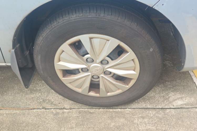 Used JAC Refine M3 2022 1.8L 7-seat Standard Edition Right Front Wheel Hub