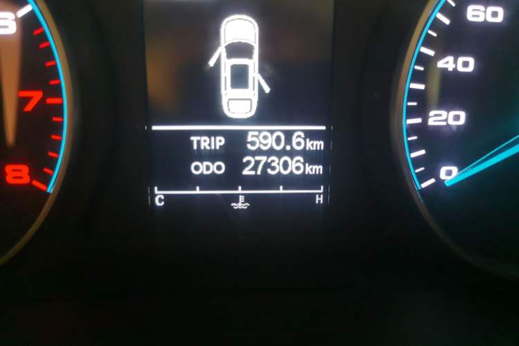 Used JAC Refine M3 2022 1.8L 7-seat Standard Edition Odometer Close Up