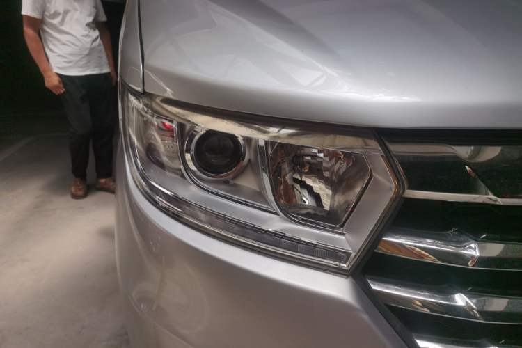 Used JAC Refine M3 2022 1.8L 7-seat Standard Edition Right Front Headlight