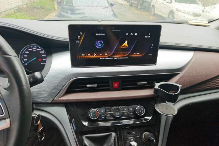 Used JAC Refine M3 2022 1.5T 7-Seater Standard Edition Audio And AC Panel