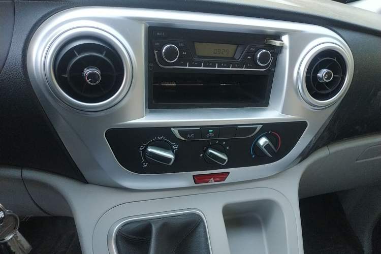 Used JAC Refine M3 2022 PLUS IKEA Edition 1.8L Comfort Version Audio And AC Panel