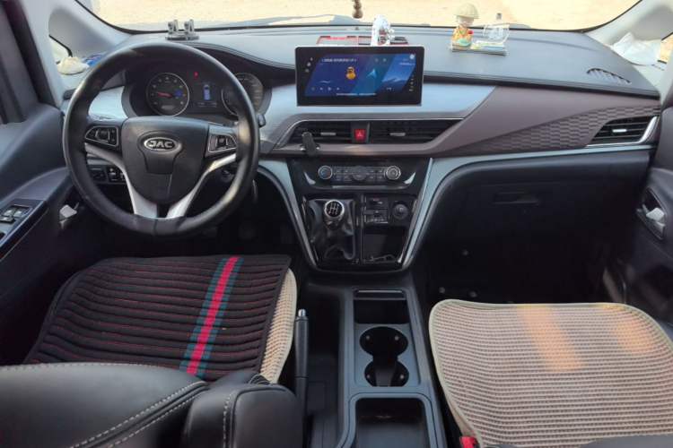 Used JAC Refine M3 2022 1.5T 7-Seater Standard Edition Center Console