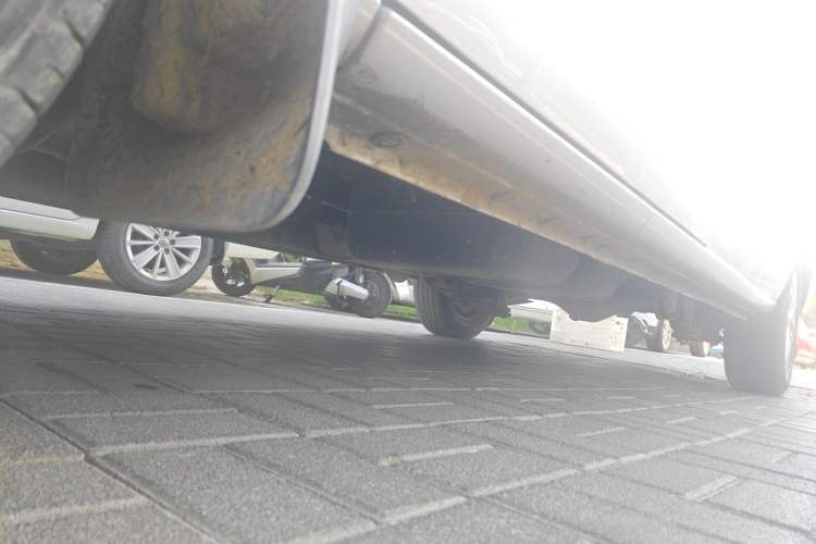 Used JAC Refine M3  Chassis Front Left