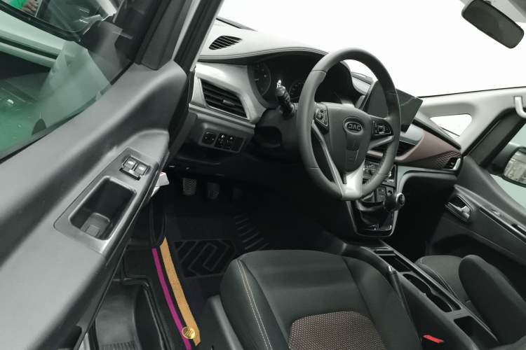 Used JAC Refine M3 2022 PLUS 1.5T 7-Seater Standard Model Driver Seat