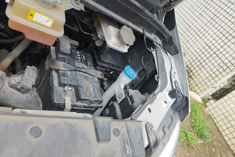 Used JAC Refine M3 2022 1.5T 7-Seater Standard Edition Engine Bay Left