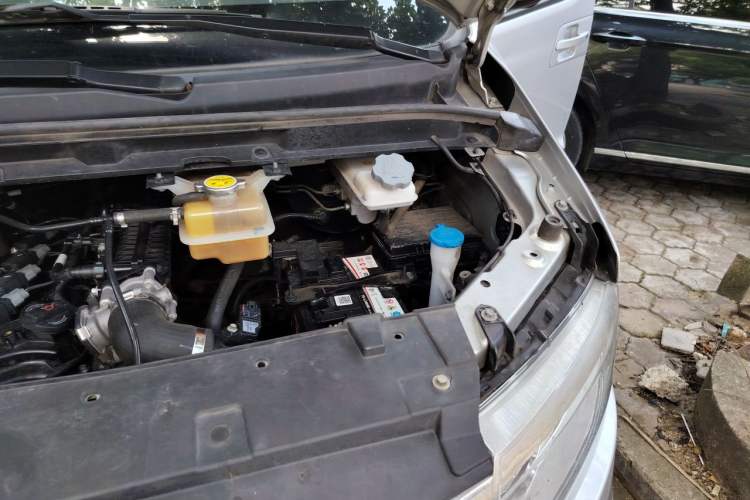 Used JAC Refine M3 2022 PLUS 1.5T 7-Seater Standard Model Engine Bay Left
