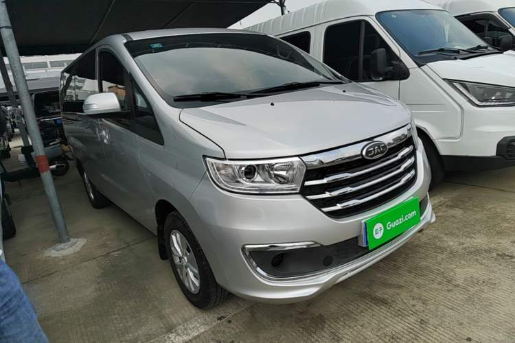 Used JAC Refine M3 2022 PLUS 1.5T 7-Seater Standard Model Front Right 45 Deg
