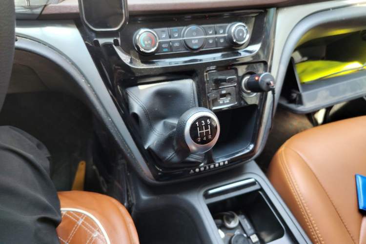 Used JAC Refine M3 2022 PLUS 1.5T 7-Seater Standard Model Gear Lever