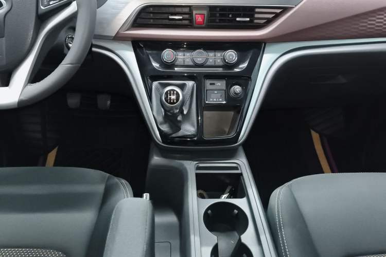 Used JAC Refine M3 2022 PLUS 1.5T 7-Seater Standard Model Gear Lever