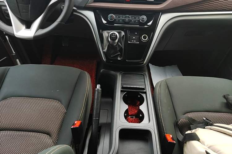 Used JAC Refine M3 2022 PLUS 1.5T 7-Seater Standard Model Gear Lever