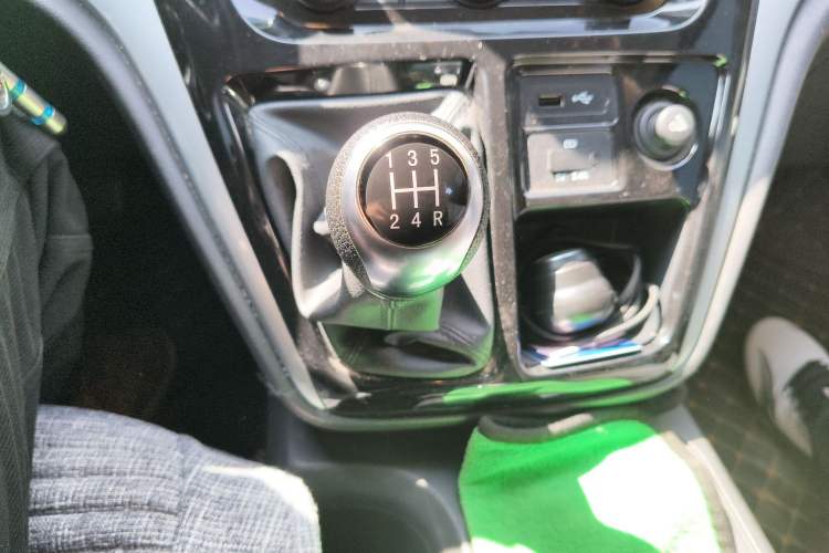 Used JAC Refine M3 2022 PLUS 1.8L 7-seater Standard Model Gear Lever