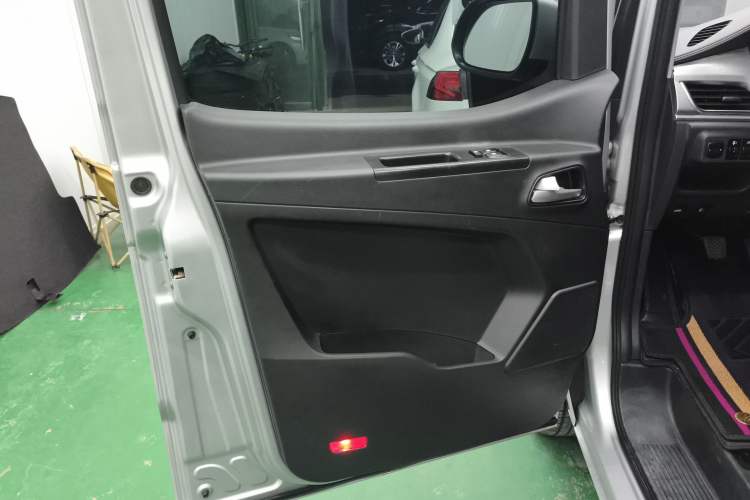 Used JAC Refine M3 2022 PLUS 1.5T 7-Seater Standard Model Left Front Door Interior