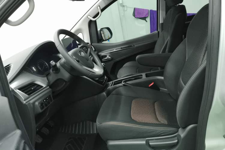 Used JAC Refine M3 2022 PLUS 1.5T 7-Seater Standard Model Left Front Seat