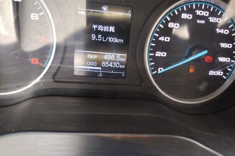 Used JAC Refine M3 2022 PLUS 1.5T 7-Seater Standard Model Odometer Close Up