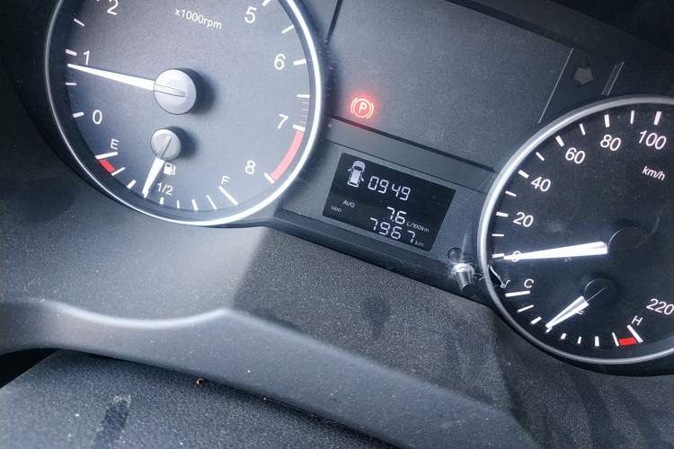Used JAC Refine M3 2022 PLUS IKEA Edition 1.8L Comfort Version Odometer Close Up