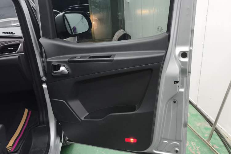 Used JAC Refine M3 2022 PLUS 1.5T 7-Seater Standard Model Right Front Door Interior