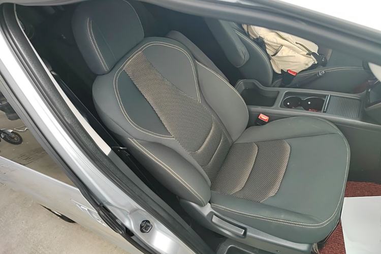 Used JAC Refine M3 2022 PLUS 1.5T 7-Seater Standard Model Right Front Seat