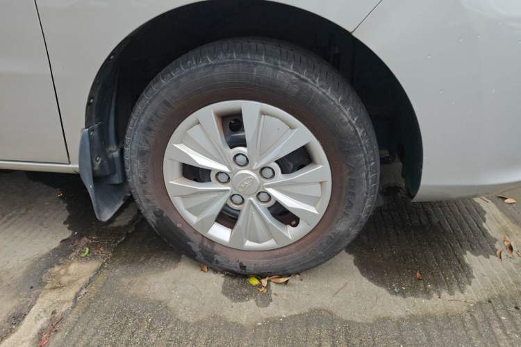 Used JAC Refine M3 2022 1.5T 7-Seater Standard Edition Right Front Wheel Hub