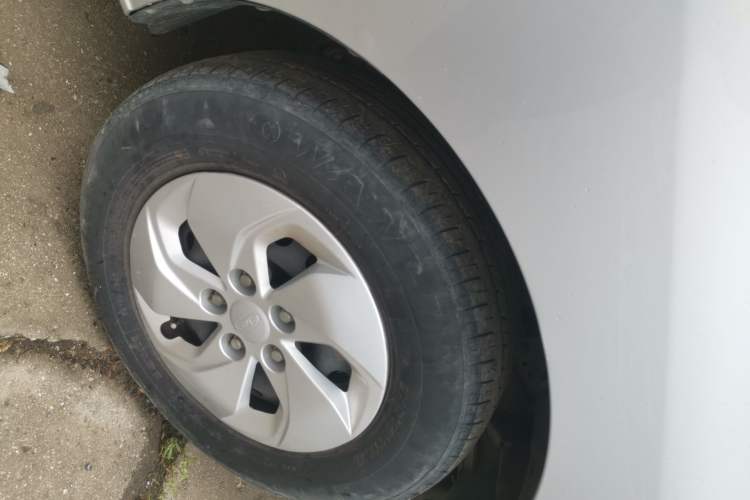 Used JAC Refine M3  Right Front Wheel Hub