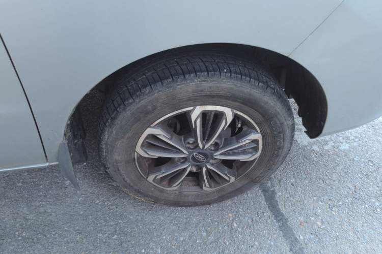 Used JAC Refine M3 2022 1.5T 7-Seater Standard Edition Right Front Wheel Hub