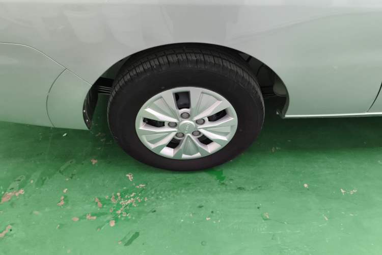 Used JAC Refine M3 2022 PLUS 1.5T 7-Seater Standard Model Right Rear Wheel Hub