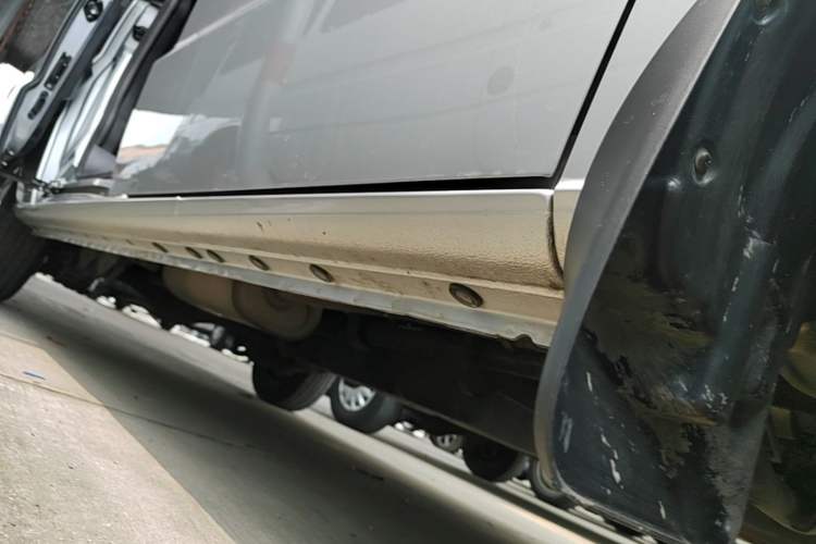 Used JAC Refine M3 2022 PLUS 1.5T 7-Seater Standard Model Right Side Sill