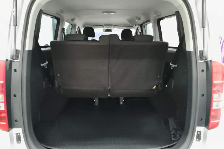Used JAC Refine M3 2022 PLUS 1.5T 7-Seater Standard Model Trunk