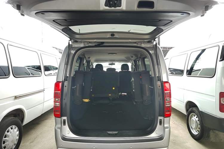 Used JAC Refine M3 2022 PLUS 1.5T 7-Seater Standard Model Trunk