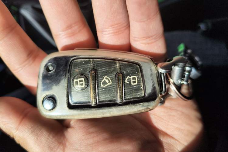 Used JAC Refine M3 2022 PLUS 1.8L 7-seater Standard Model Vehicle Key