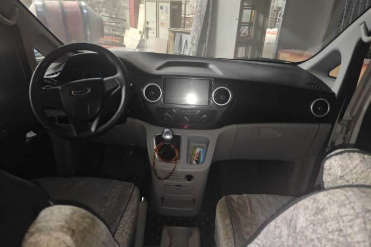 Used JAC Refine M3 2022 1.8L 7-seat Standard Edition Center Console