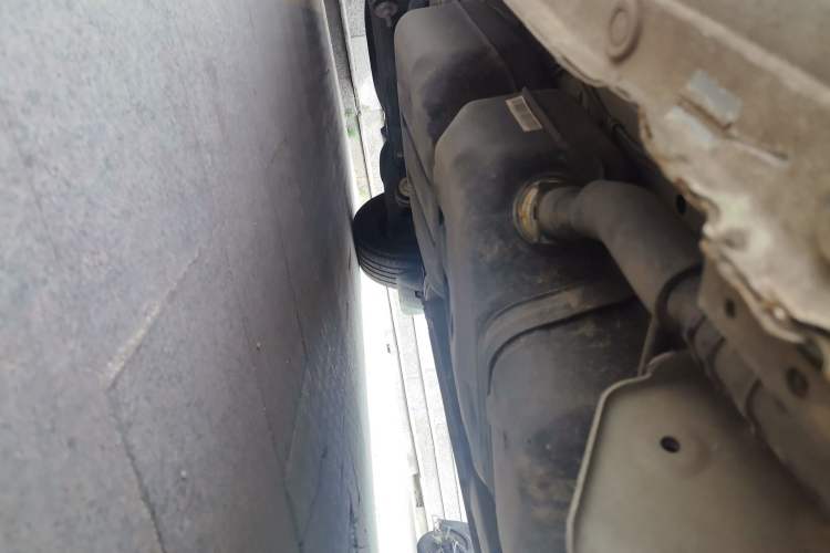 Used JAC Refine M3 2022 1.8L 7-seat Standard Edition Chassis Rear Left
