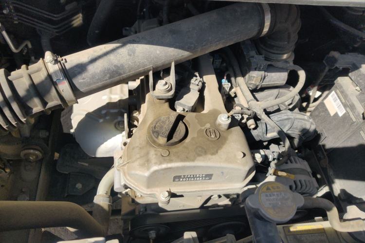 Used JAC Refine M3 2022 PLUS 1.8L 7-seater Standard Model Engine Bay