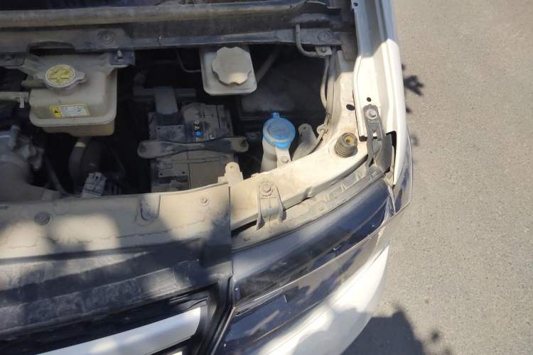 Used JAC Refine M3 2022 PLUS Standard Model 1.5T Engine Bay Left