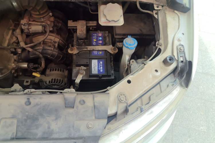 Used JAC Refine M3 2022 1.8L 7-seat Standard Edition Engine Bay Left