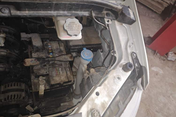 Used JAC Refine M3 2022 1.8L 7-seat Standard Edition Engine Bay Left