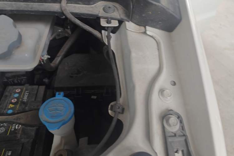 Used JAC Refine M3 2022 1.8L 7-seat Standard Edition Engine Bay Left