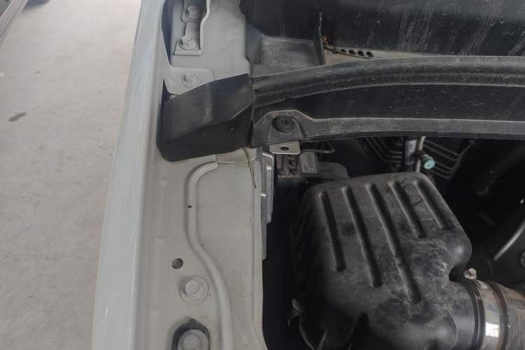 Used JAC Refine M3 2022 1.8L 7-seat Standard Edition Engine Bay Right