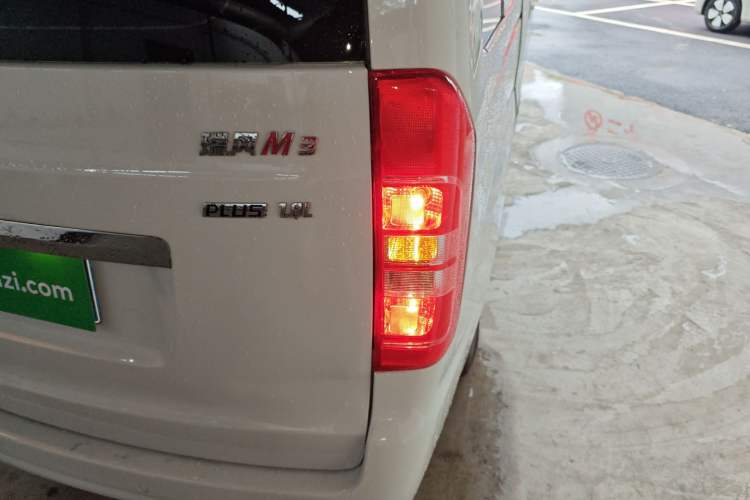 Used JAC Refine M3 2022 PLUS 1.8L 7-seater Standard Model Exterior 6