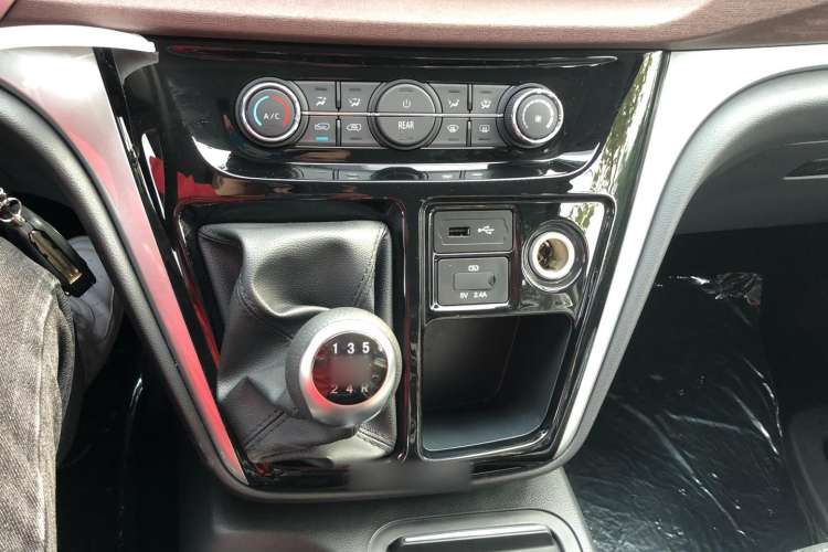 Used JAC Refine M3 2022 1.8L 7-seat Standard Edition Gear Lever