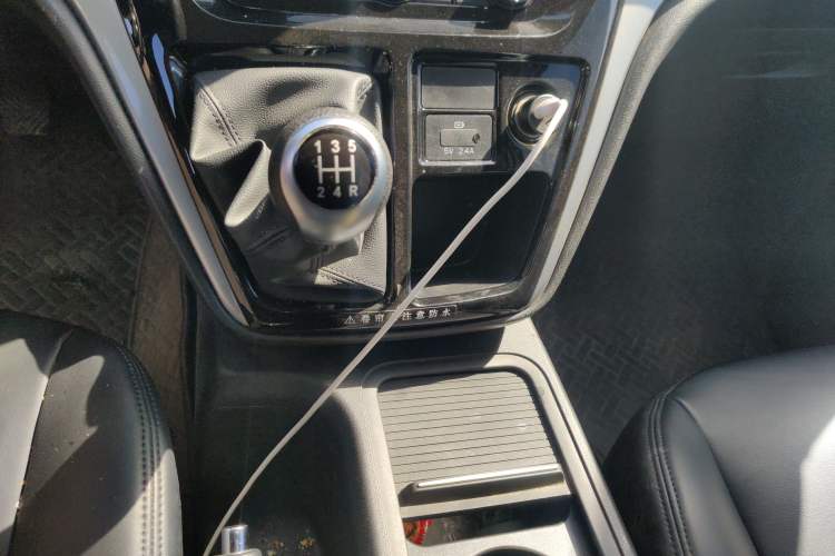 Used JAC Refine M3 2022 PLUS 1.8L 7-seater Standard Model Gear Lever