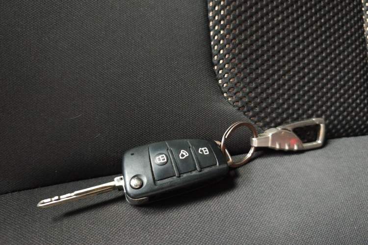 Used JAC Refine M3 2022 PLUS 1.8L 7-seater Standard Model Interior 1
