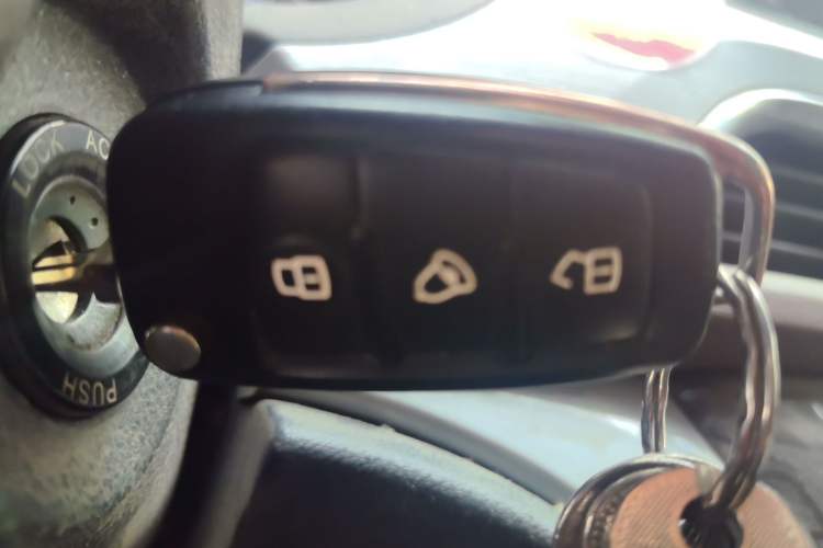 Used JAC Refine M3 2022 1.8L 7-seat Standard Edition Interior 1