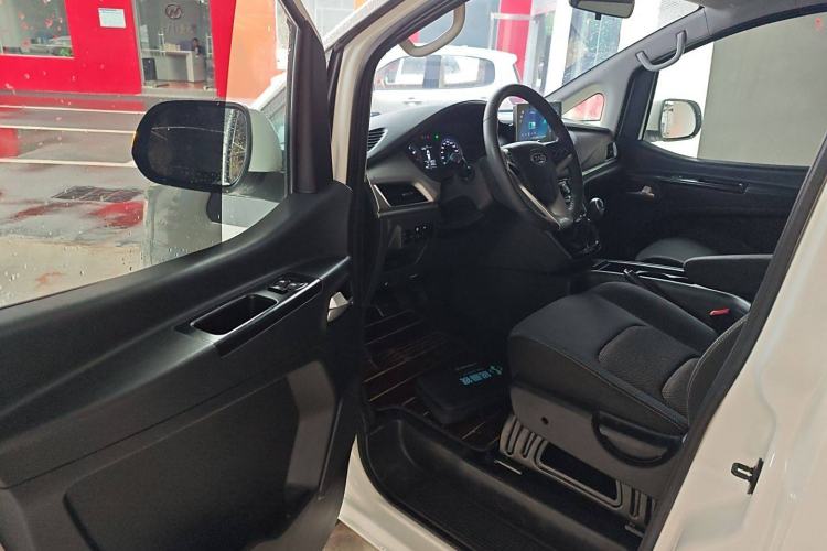 Used JAC Refine M3 2022 PLUS 1.8L 7-seater Standard Model Interior 3
