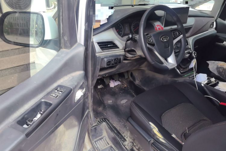 Used JAC Refine M3 2022 1.8L 7-seat Standard Edition Interior 3